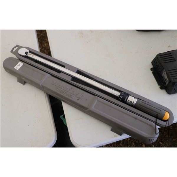 Mastercraft Maximum 250ft/lb torque wrench with plastic hard case