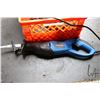 Image 2 : 3 power tools including Black and Decker 5 in bench grinder, unmarked 1/2 in drill and a Mastercraft