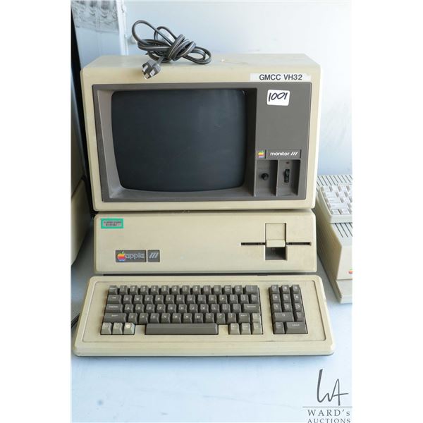 Vintage 1980s Apple III personal computer with Apple Monitor III by Appple Computer. See photos for 