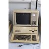 Image 1 : Vintage 1980s Apple III personal computer with Apple Monitor III by Appple Computer. See photos for 