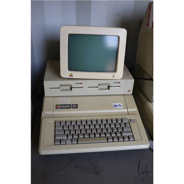 Vintage 1980s Apple IIE with Apple Duo Disk, and Apple Monitor. See photos for internals , untested 