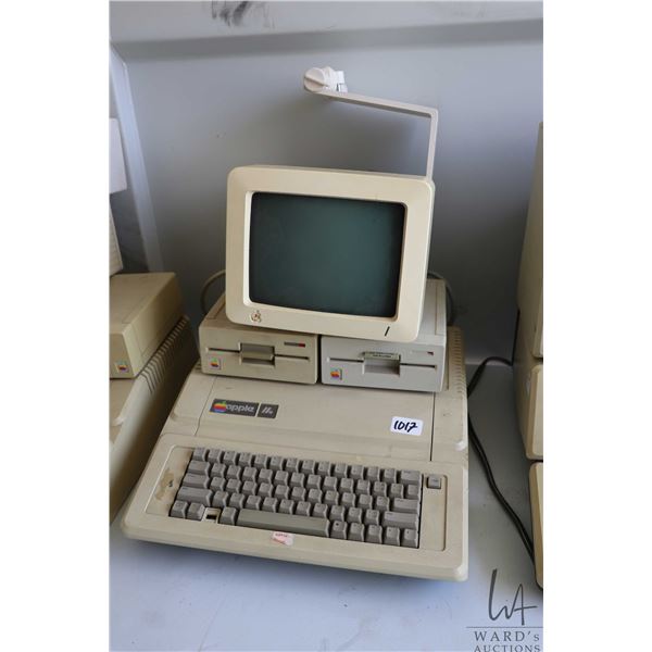 Vintage 1980s Apple IIE with two Apple Disk drives and Apple Monitor with stand. See photos for inte