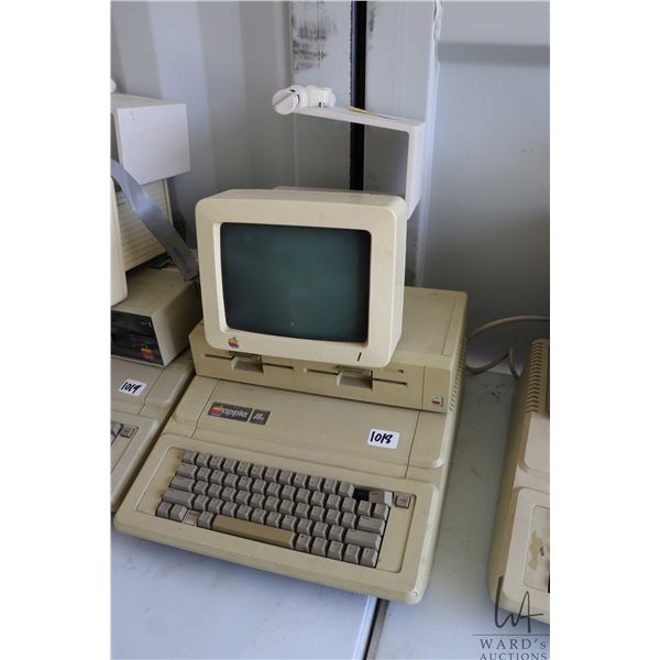 Vintage 1980s Apple IIE with Apple Duo Disk and Apple Monitor with stand. See photos for internals ,