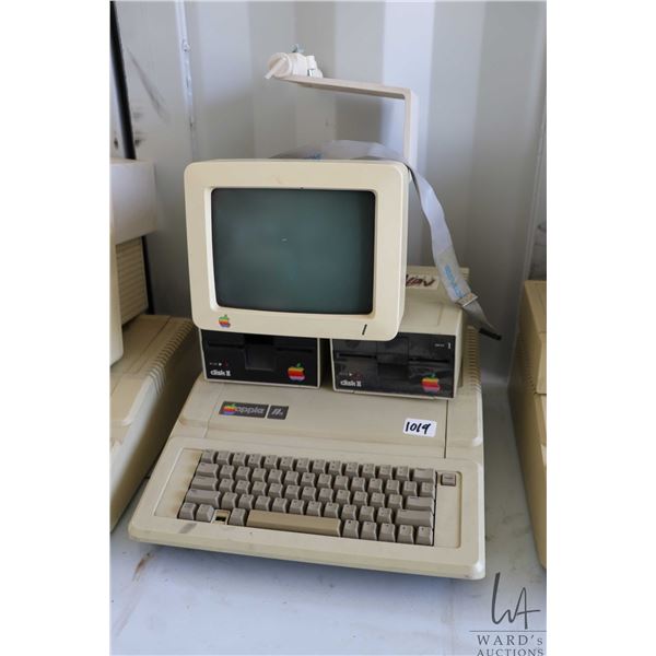 Vintage 1980s Apple IIE with two Apple Disk II disk drives and Apple Monitor with stand. See photos 