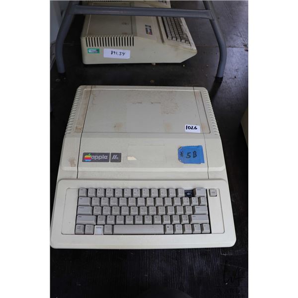 Vintage 1980s Apple IIE. See photos for internals , untested at time of cataloguing