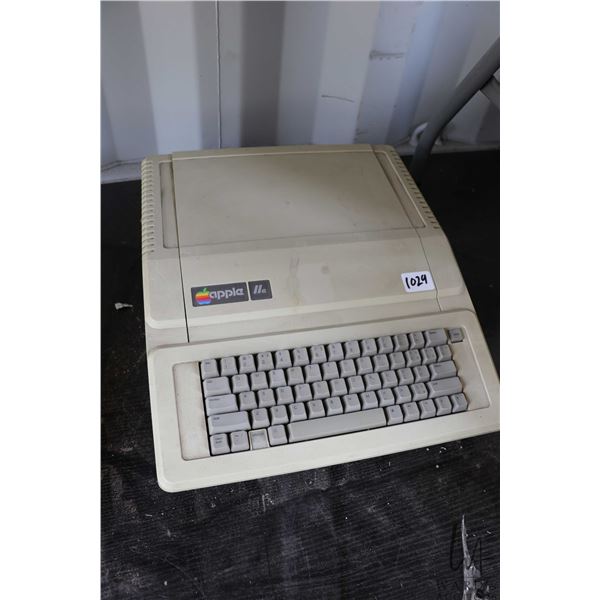 Vintage 1980s Apple IIE. See photos for internals , untested at time of cataloguing