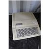 Image 1 : Vintage 1980s Apple IIE. See photos for internals , untested at time of cataloguing