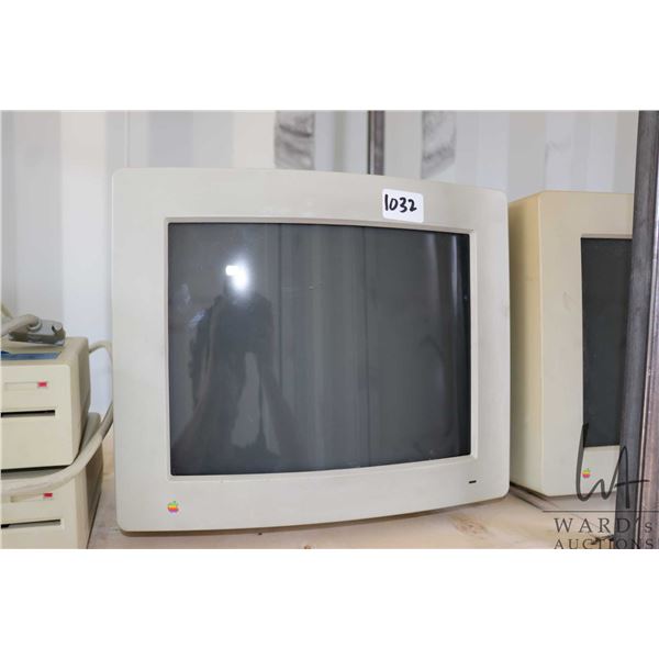 Vintage AppleColor High-Resolution RGB Monitor. Untested at time of cataloguing