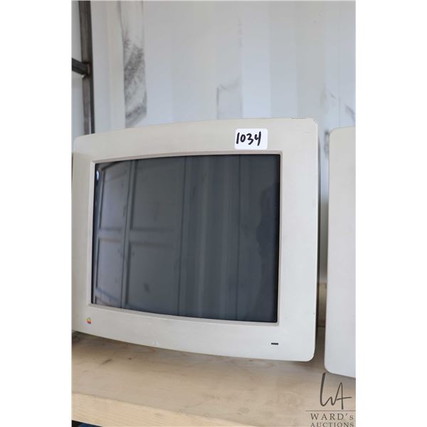 Vintage AppleColor High-Resolution RGB Monitor. Untested at time of cataloguing