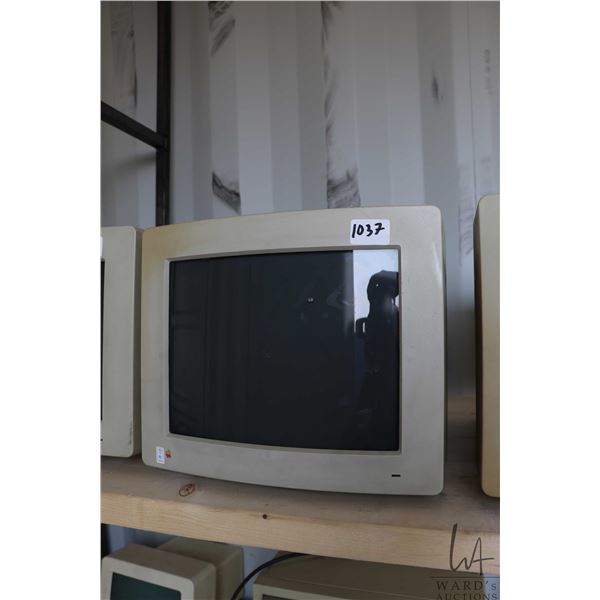 Vintage AppleColor High-Resolution RGB Monitor. Untested at time of cataloguing