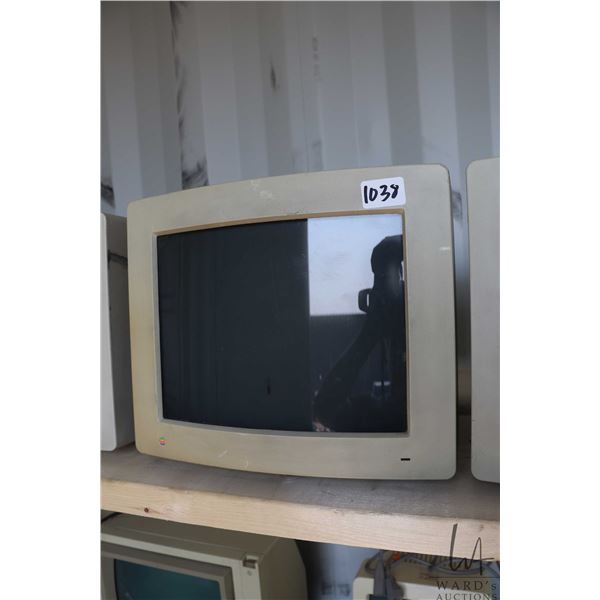 Vintage AppleColor High-Resolution RGB Monitor. Untested at time of cataloguing