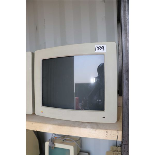Vintage AppleColor High-Resolution RGB Monitor. Untested at time of cataloguing