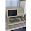 Image 1 : Vintage 1980s Apple Lisa 2 computer with keyboard. Tear in screen fabric. See photos for internals ,
