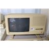 Image 3 : Vintage 1980s Apple Lisa 2 computer with keyboard. Tear in screen fabric. See photos for internals ,