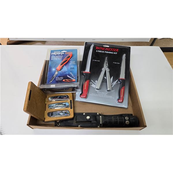 Selection of knives including Winchester 3 piece fishing kit, a Havalon Piranta - Edge folding knife