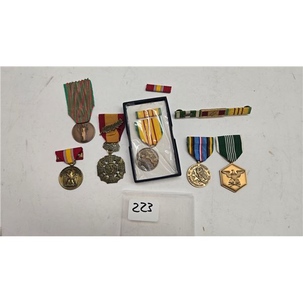 6 assorted war medals including Vietnam War Gallantry Cross, US Military Vietnam Service medal, US N