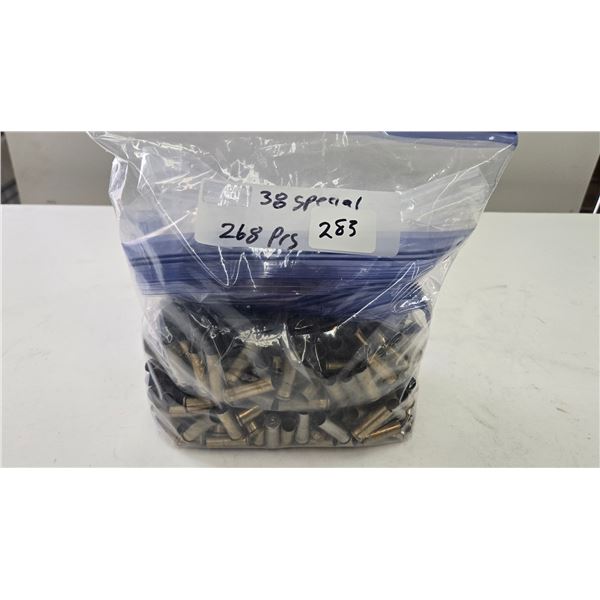 Selection of pistol brass including 137 357mag, 268 38spl, and 31 40S&W
