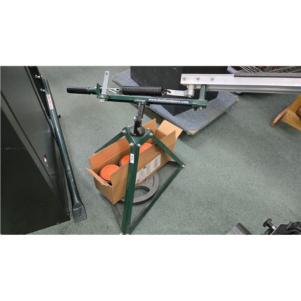 Do-All outdoor Clawhawk target thrower and thirty three targets