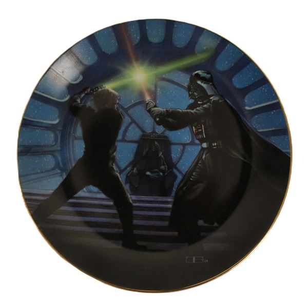 A Luke Skywalker and Darth Vader Collectors Plate.