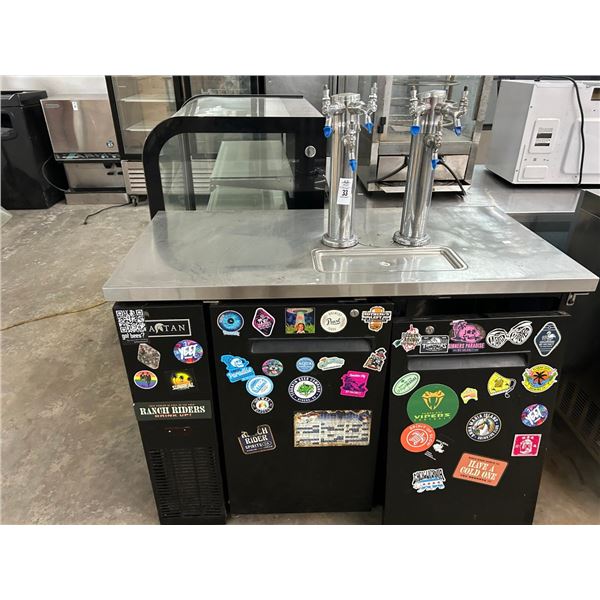 Spartan  4'  6  Keg Cooler - Needs Door Repair (39 Degrees)