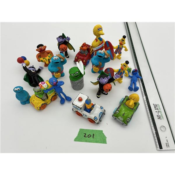 Sesame Street Figure Lot (18)