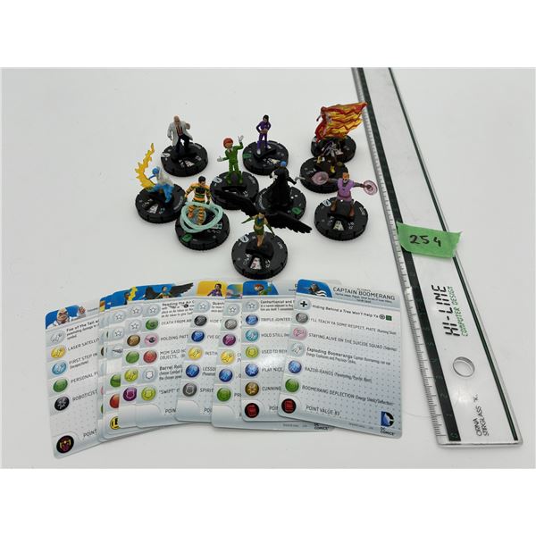 Lot of 10 Heroclix Marvel Super Heroes figures & Cards collectibles (Inc. Swift, Impulse, Doctor)