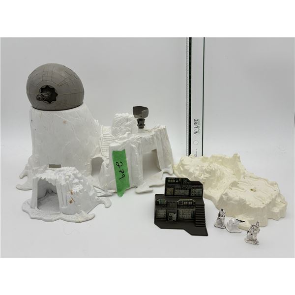 Vintage 1982 Kenner Star Wars Hoth Micro Collection with some die cast figures