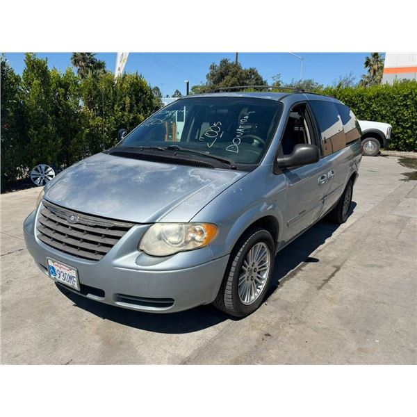 CHRY TOWN & COUNTRY 2005 T-DONATION