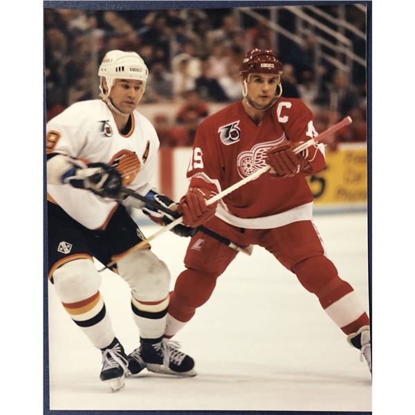 STEVE YZERMAN (HOF) 8"x10" GLOSSY