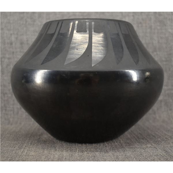 SAN ILDEFONSO POTTERY VASE (MARIE & JULIAN)