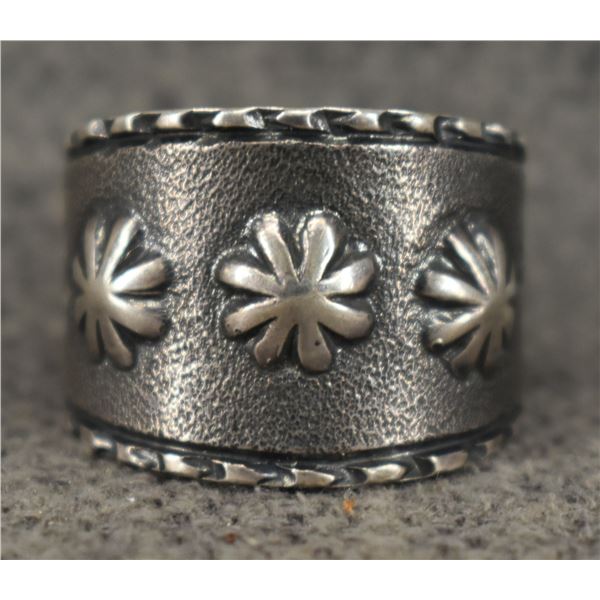 NAVAJO RING (MONTE CLAW)