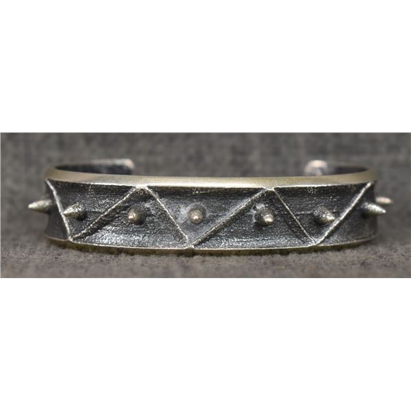 NAVAJO BRACELET (MONTY CLAW)