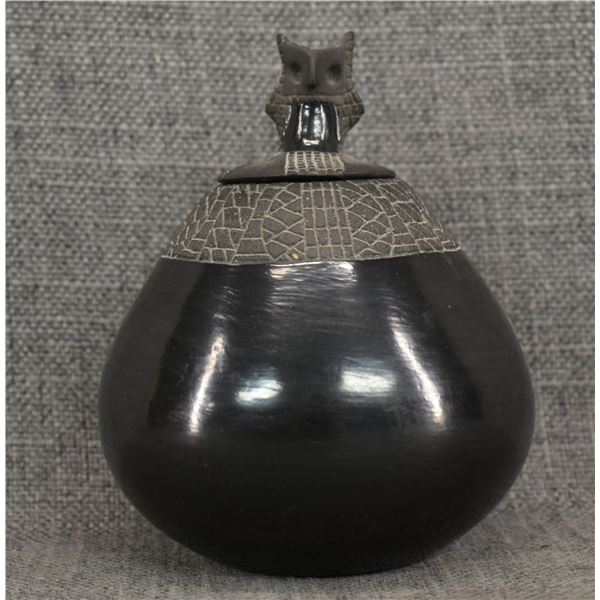 SANTA CLARA LIDDED EFFIGY JAR (JOAN MILLION)