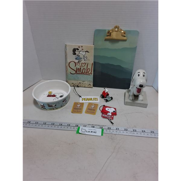 Snoopy/Peanuts Memorabilia, Adventure Clip Board