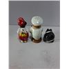 Image 2 : (3) Vintage Ornamental Shakers