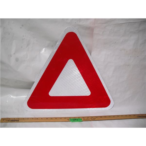 Unused Aluminum Reflective Yield Sign (19"x21.5")