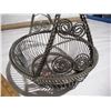 Image 3 : Vintage Fancy Wine Basket (10.5")
