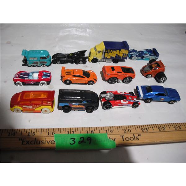 (12) Hot Wheels