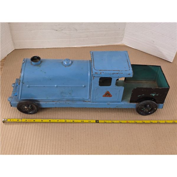 Tin Train- thistle-21"L
