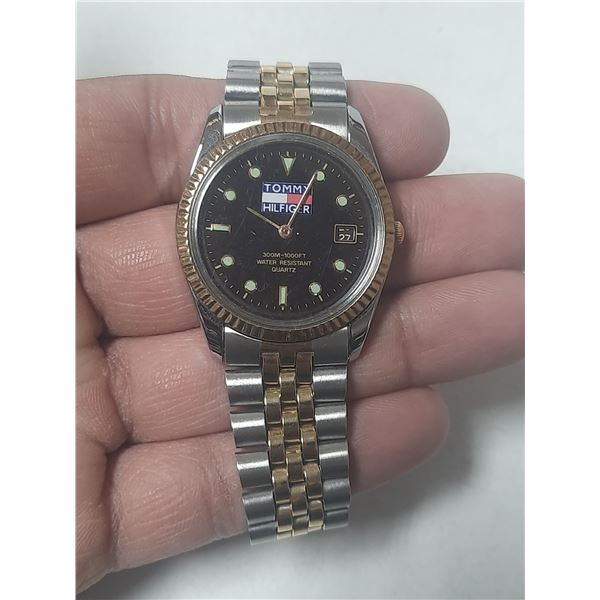 VINTAGE TOMMY HILFIGER QTZ WATCH, DATE @ 3 NEW BATT, RUNS