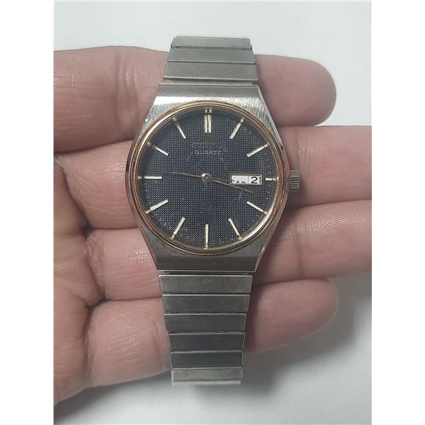 VINTAGE SEIKO QTZ WATCH DAY/DATE @ 3, NEW BATT, RUNS