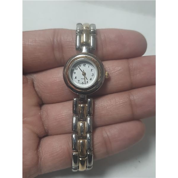 VINTAGE LADIES  QTZ WATCH, NEW BATT, RUNS