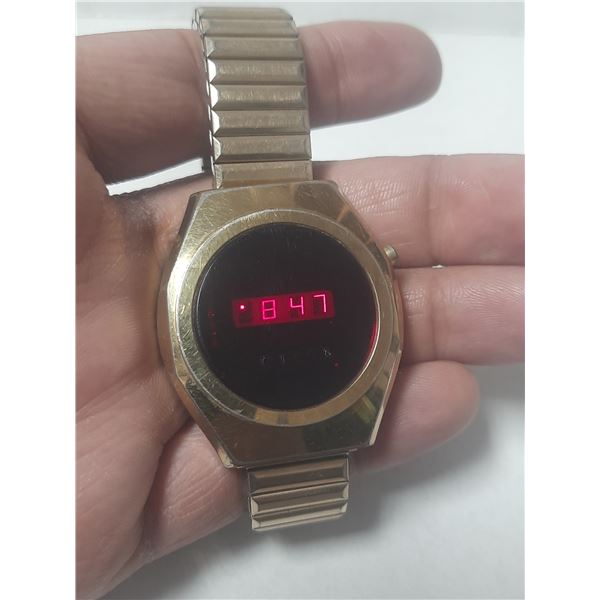 VINTAGE OTACA RED LED  QTZ WATCH, NEW BATT, RUNS