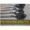 Image 2 : VERY NICE VINTAGE 24 PCE (23, 1 KNIFE MISSING) SS CUTLERY SET