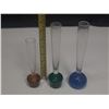 Image 1 : 3 – VINTAGE SINGLE BUD FLOWER VASES 2- LRGE 1- MED