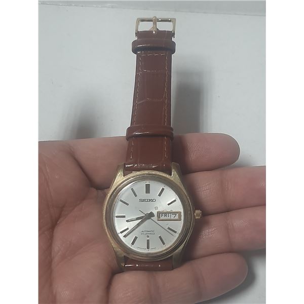VINTAGE 25 J SEIKO 5606-7030 AUTO DAY/DATE @ 3   RUNS