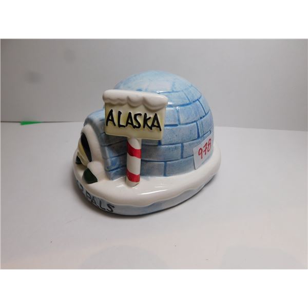 ALASKA IGILOO CERAMIC COINBANK
