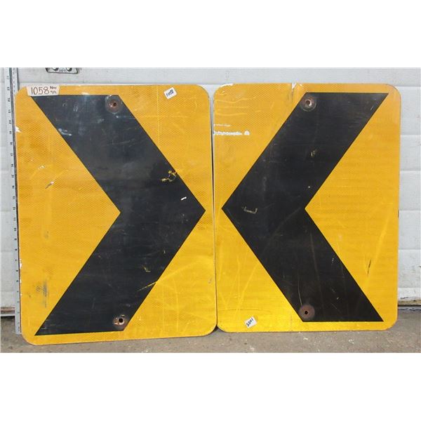 2 Arrow Metal Highway Signs