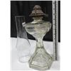 Image 3 : #2 Colonial Coal Oil Lamp with Chimney