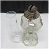 Image 4 : #2 Colonial Coal Oil Lamp with Chimney